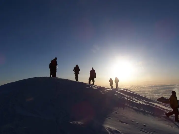 mountain-climbers-1591244_1280