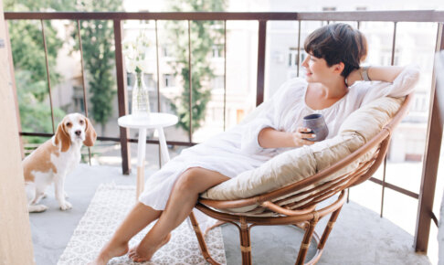 バルコニーや庭でのスタイリッシュなダイニング:屋内と屋外の融合を楽しむアイデア