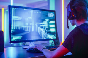 初の逮捕者も！ゲーム配信を行う際の注意事項は？事前の許可どりは必要？