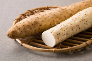 正しく使えてる？！『山芋』と『長芋』の違いは？