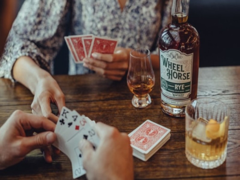 行楽シーズン到来！みんなでワイワイ！トランプを使った飲みゲー5選