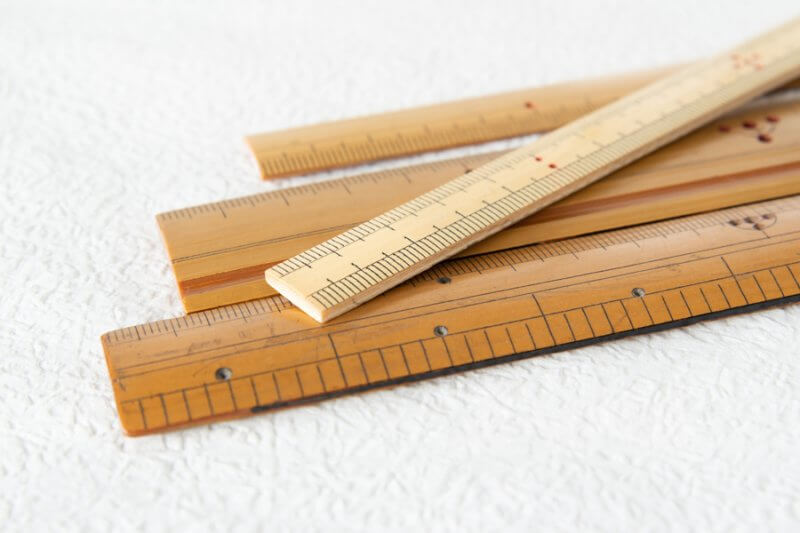 正しく使えてる？！『ものさし』と『定規』の違いは？