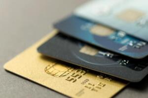 正しく使いわけできてる？『デビットカード』と『クレジットカード』の違いも紹介
