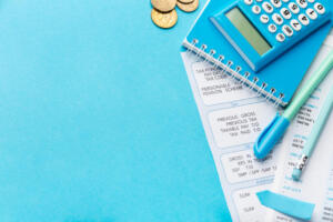 正しく使えてる？『青色申告』『白色申告』違いや使い分け例も紹介