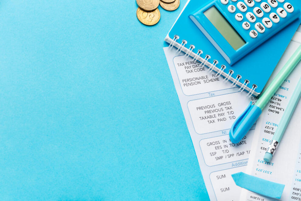 正しく使えてる？『青色申告』『白色申告』違いや使い分け例も紹介