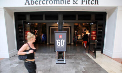 アバクロが時代遅れって本当？衰退した原因から復活までを徹底調査