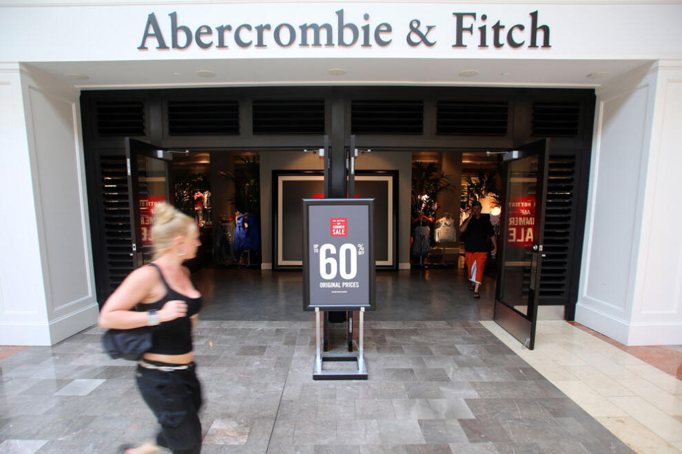 アバクロが時代遅れって本当？衰退した原因から復活までを徹底調査