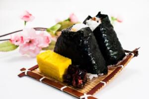 正しく使えてる？『おにぎり』と『おむすび』意味や語源の違いを徹底調査