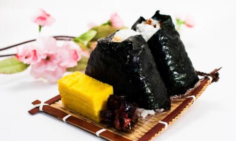 正しく使えてる？『おにぎり』と『おむすび』意味や語源の違いを徹底調査