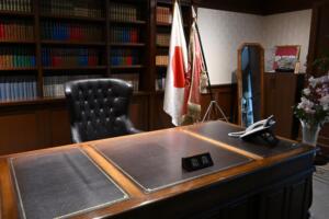 正しく使えてる？『総裁』と『総理』の違いは？意味も調査